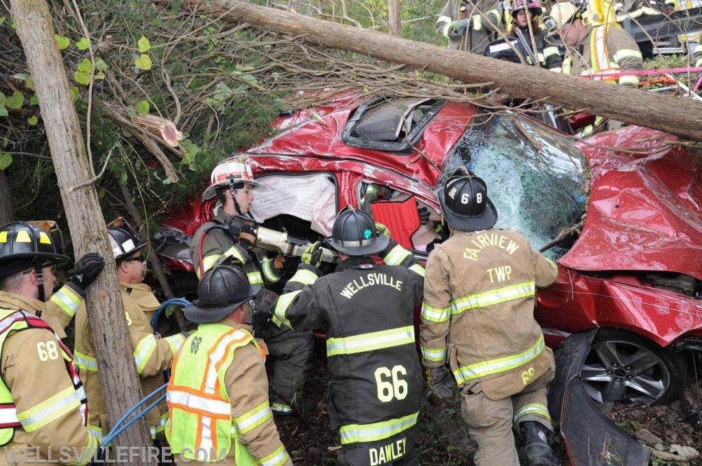 10/26/18 - MVA with entrapment on Alpine Road. Photos by Curt Werner